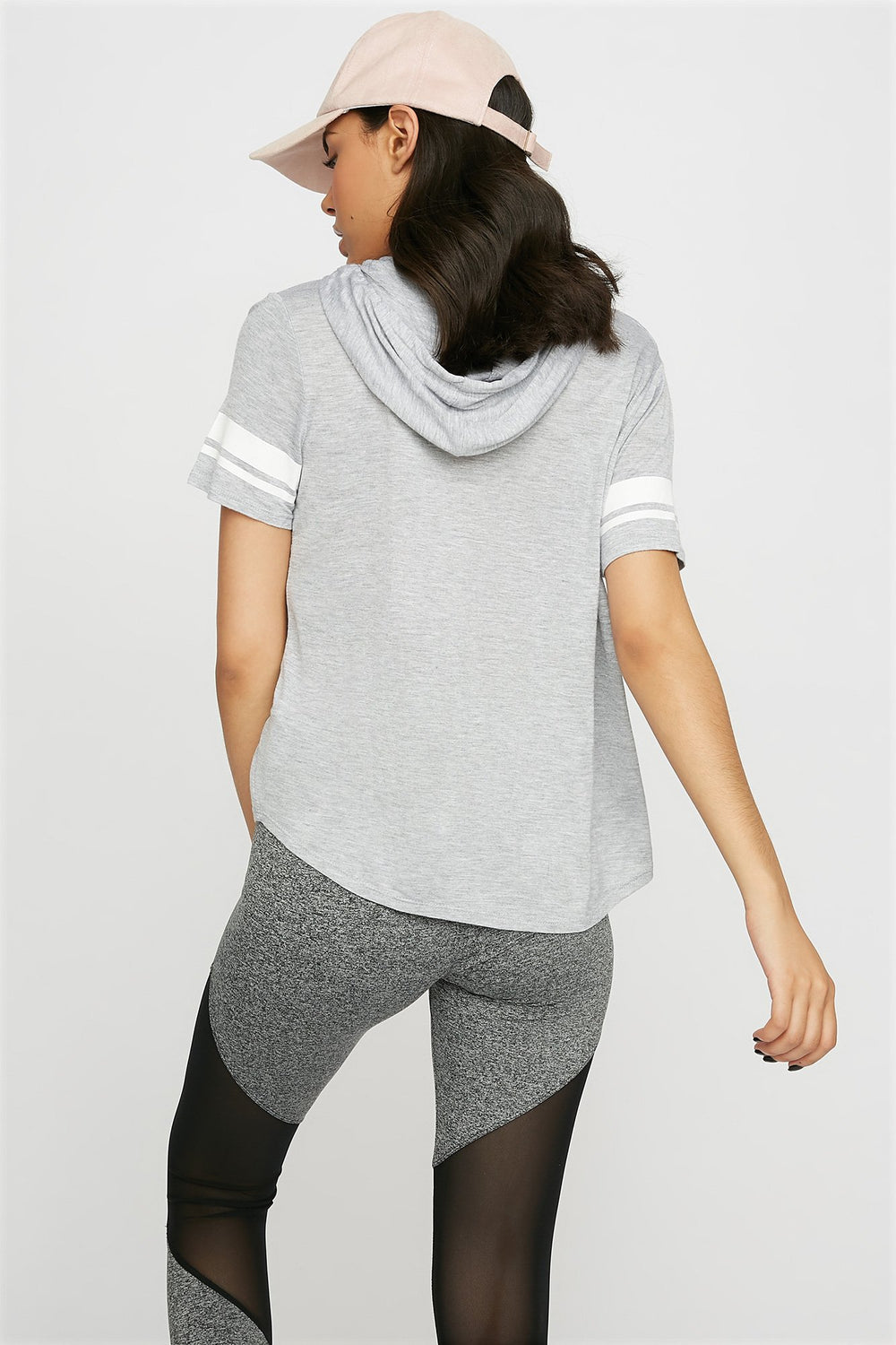 Women T-shirt à capuchon rayé de style universitaire avec ourlet arrondi et taille coulissante Gris