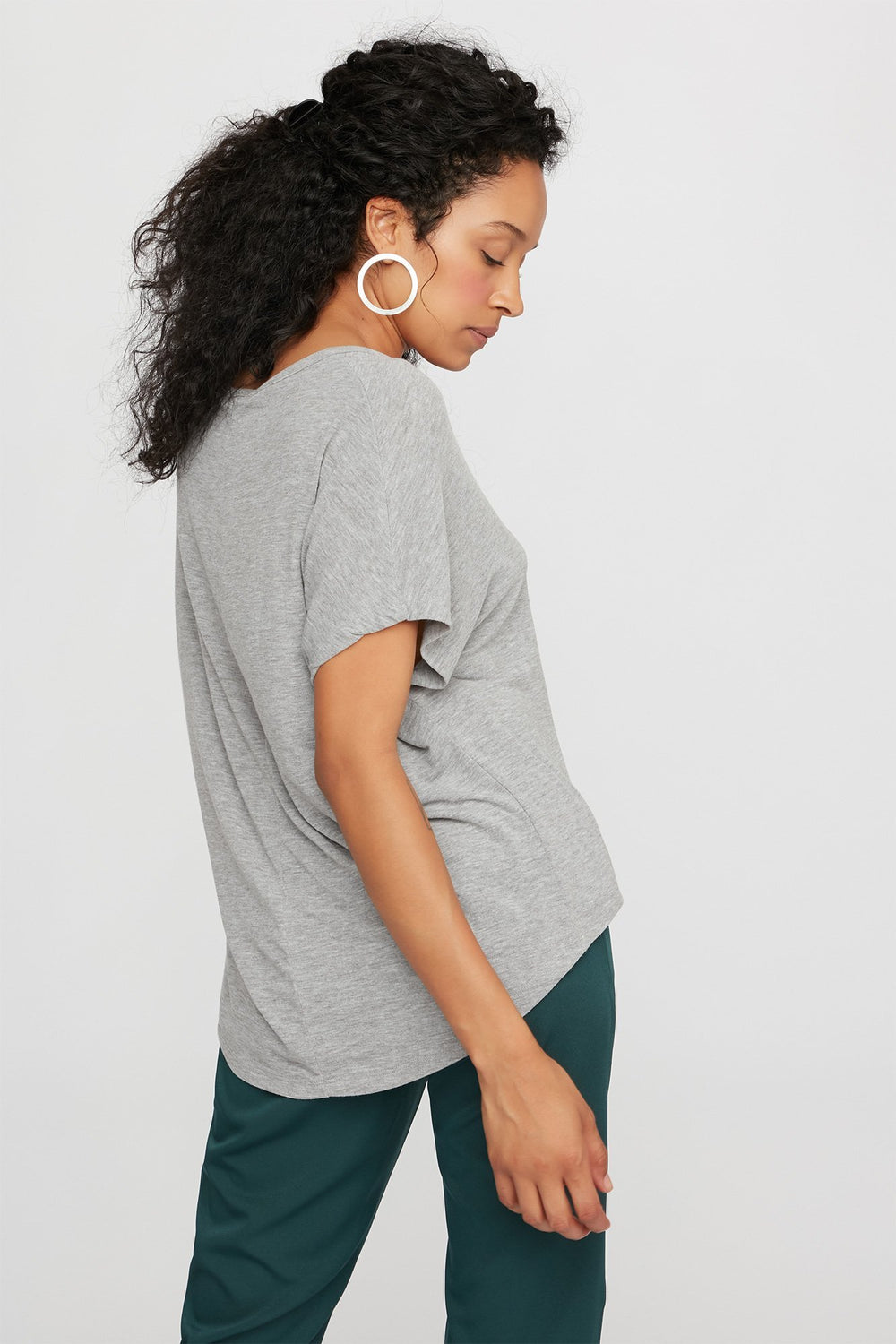 Women T-shirt de base à manches chauve-souris et encolure en V Gris