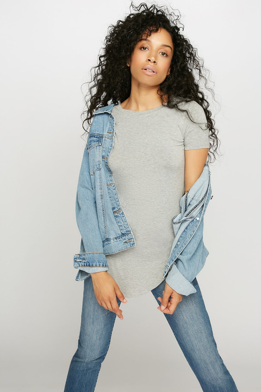 Women T-shirt long à ourlet arrondi et encolure arrondie Gris