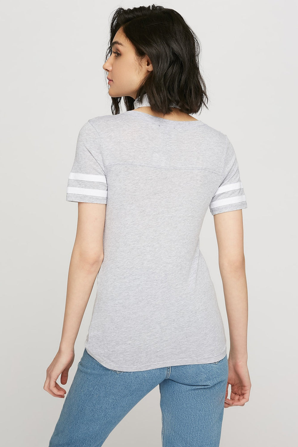 women T-shirt rayé de style universitaire à encolure en V Gris