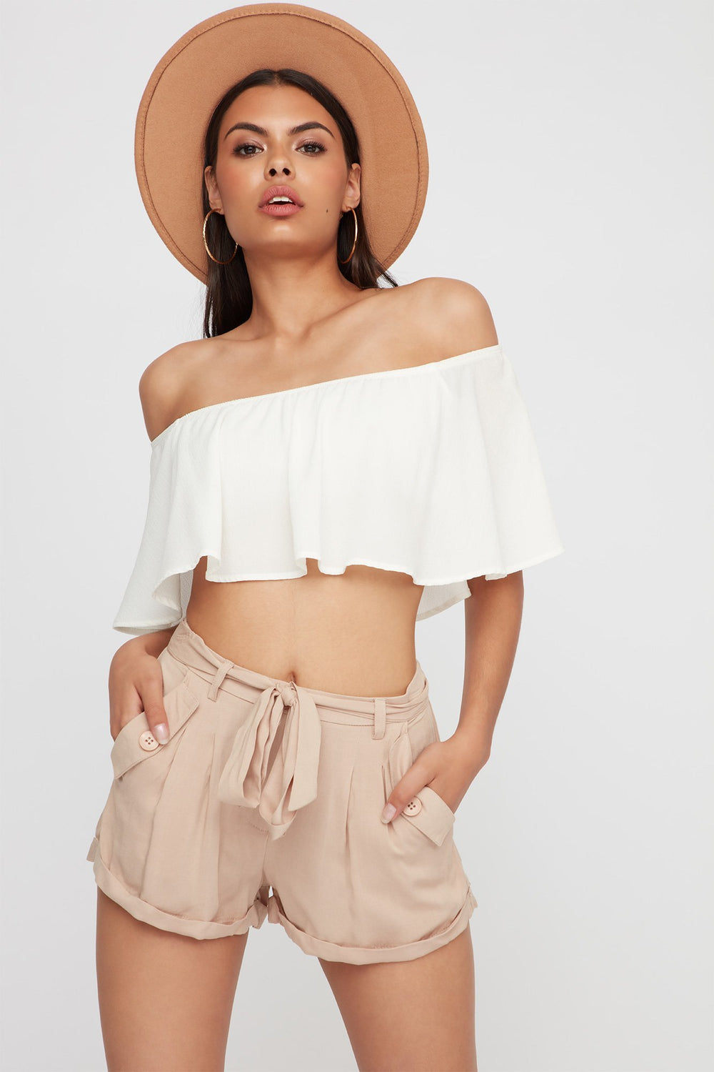 Women Short léger à taille et revers roulés avec attache Havane