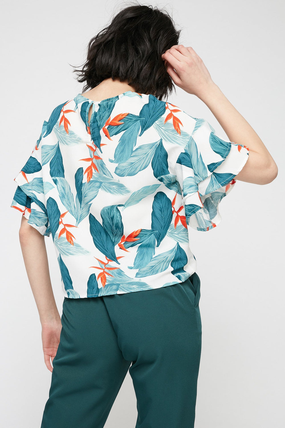 women Blouse fleurie volantée à manches évasées Ivoire