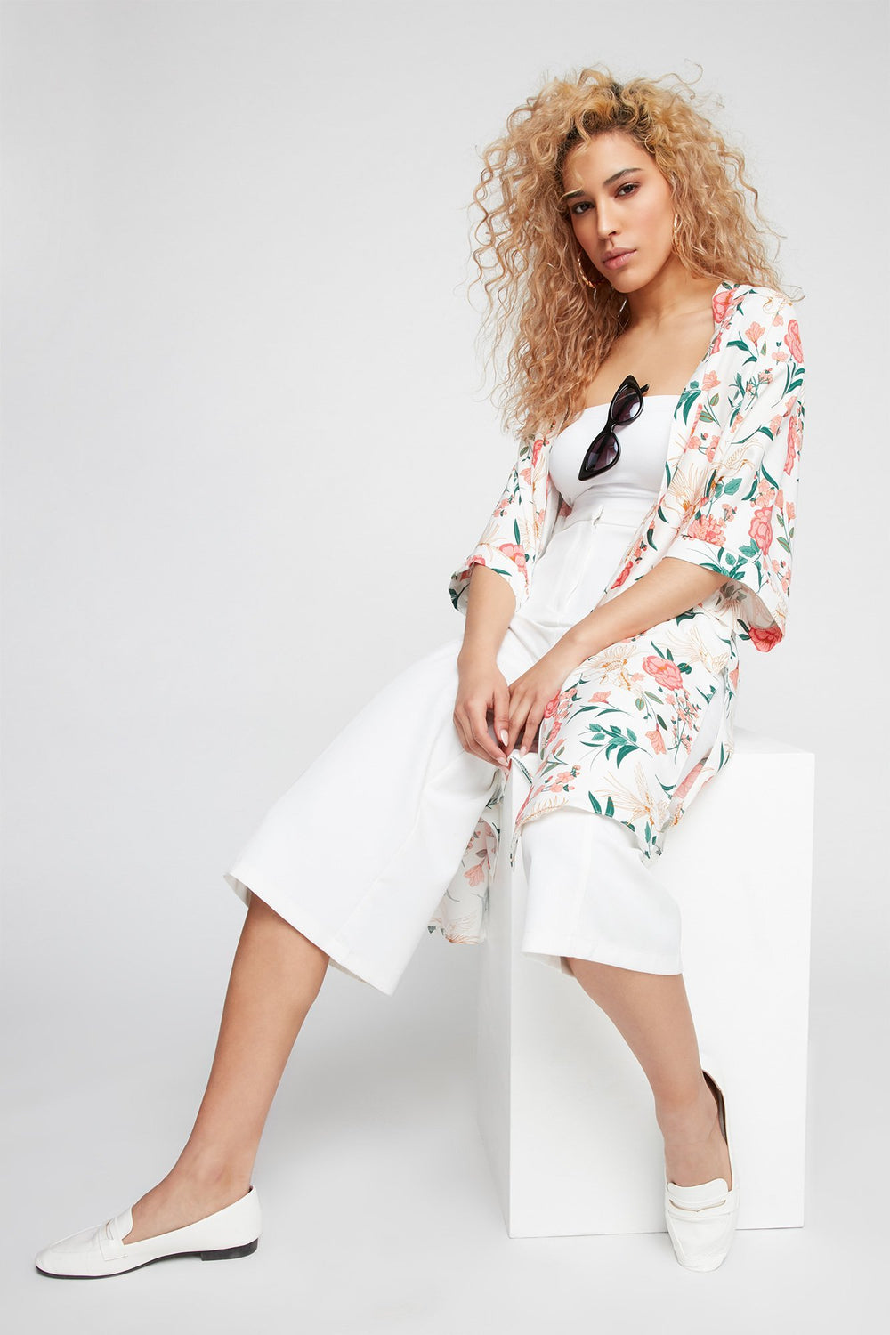 Women Cardigan-kimono ouvert fleuri avec fentes latérales Ivoire