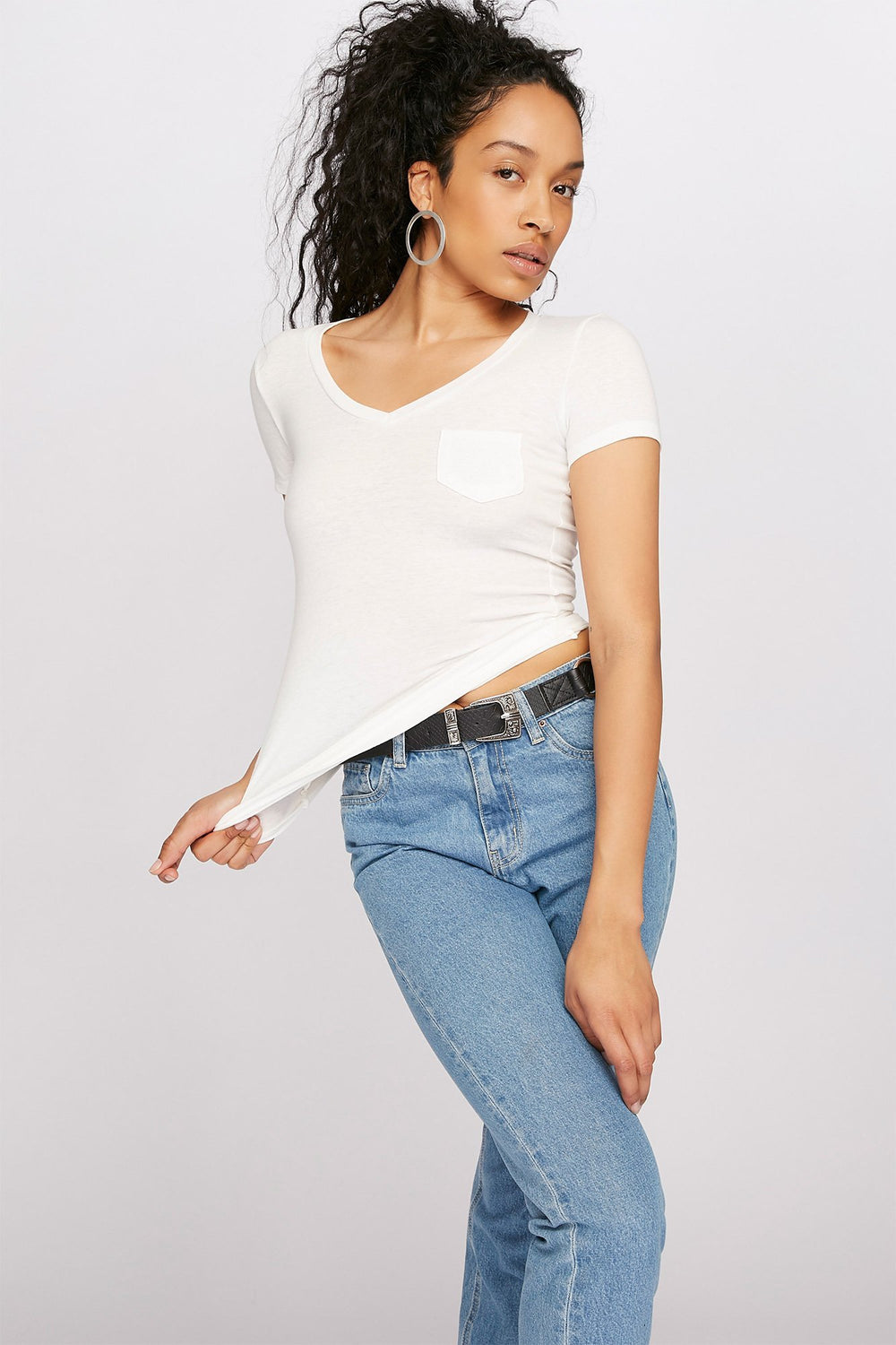 Women T-shirt de base teint par espacements à encolure en V Ivoire