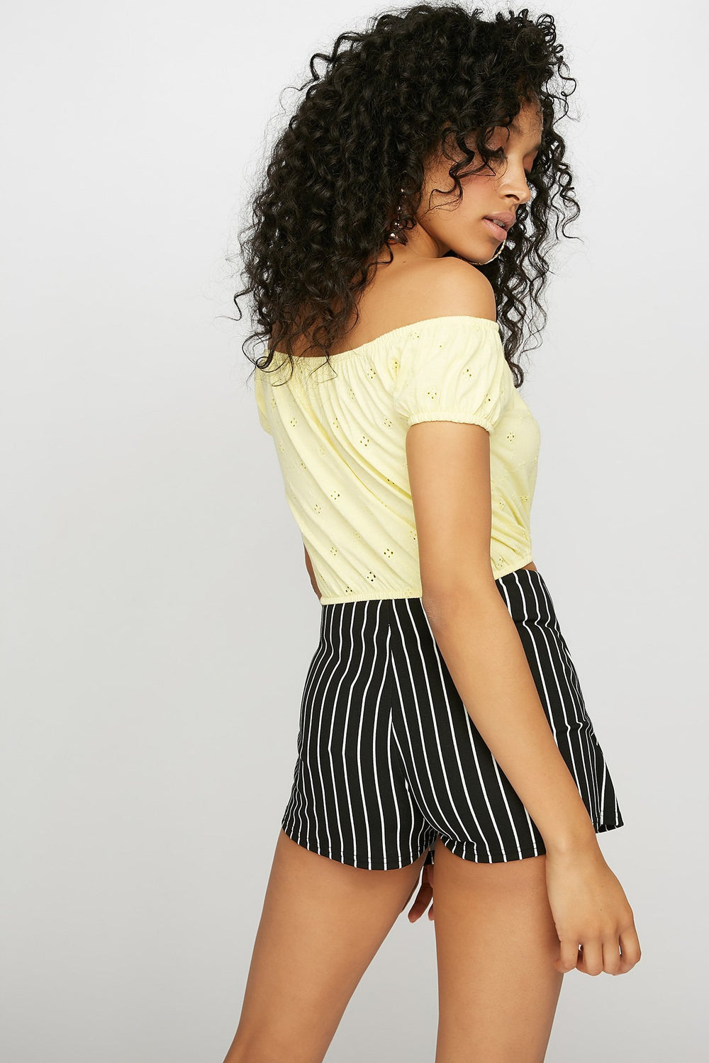 Women Blouse courte perforée à épaules dénudées Jaune pâle