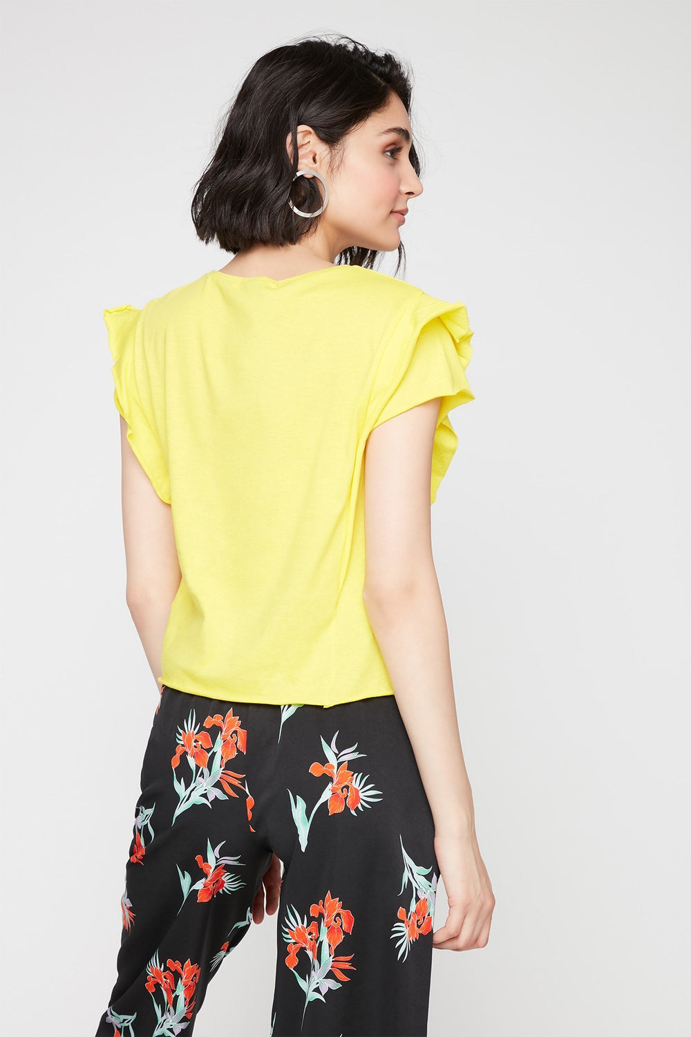 Women T-shirt à manches volantées avec encolure dégagée Jaune