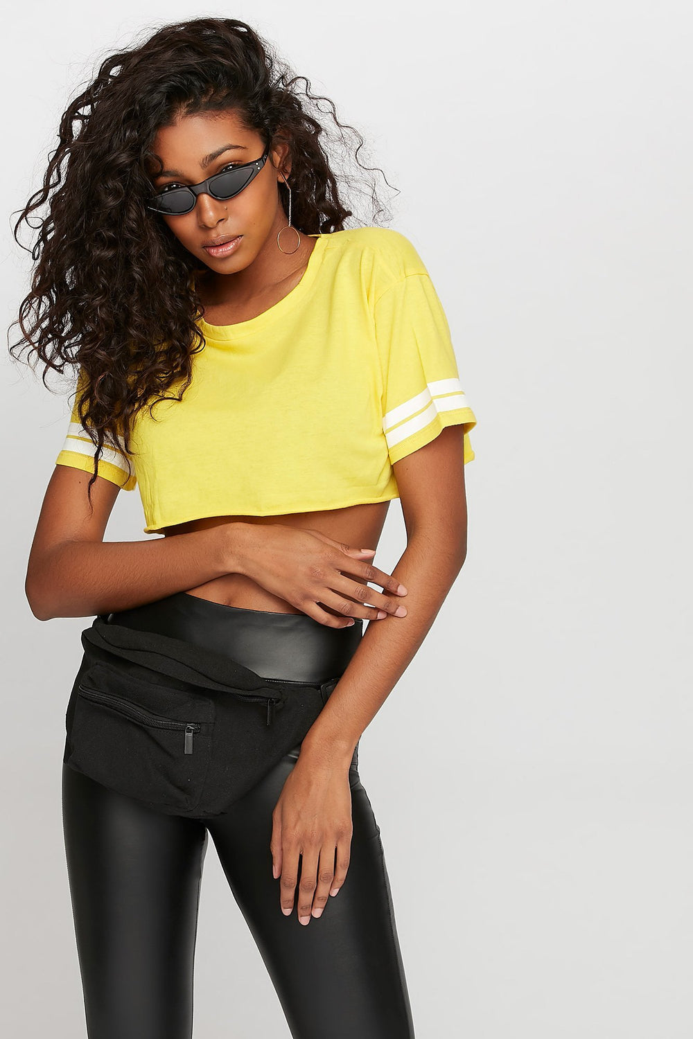 Women T-shirt court rayé de style universitaire Jaune