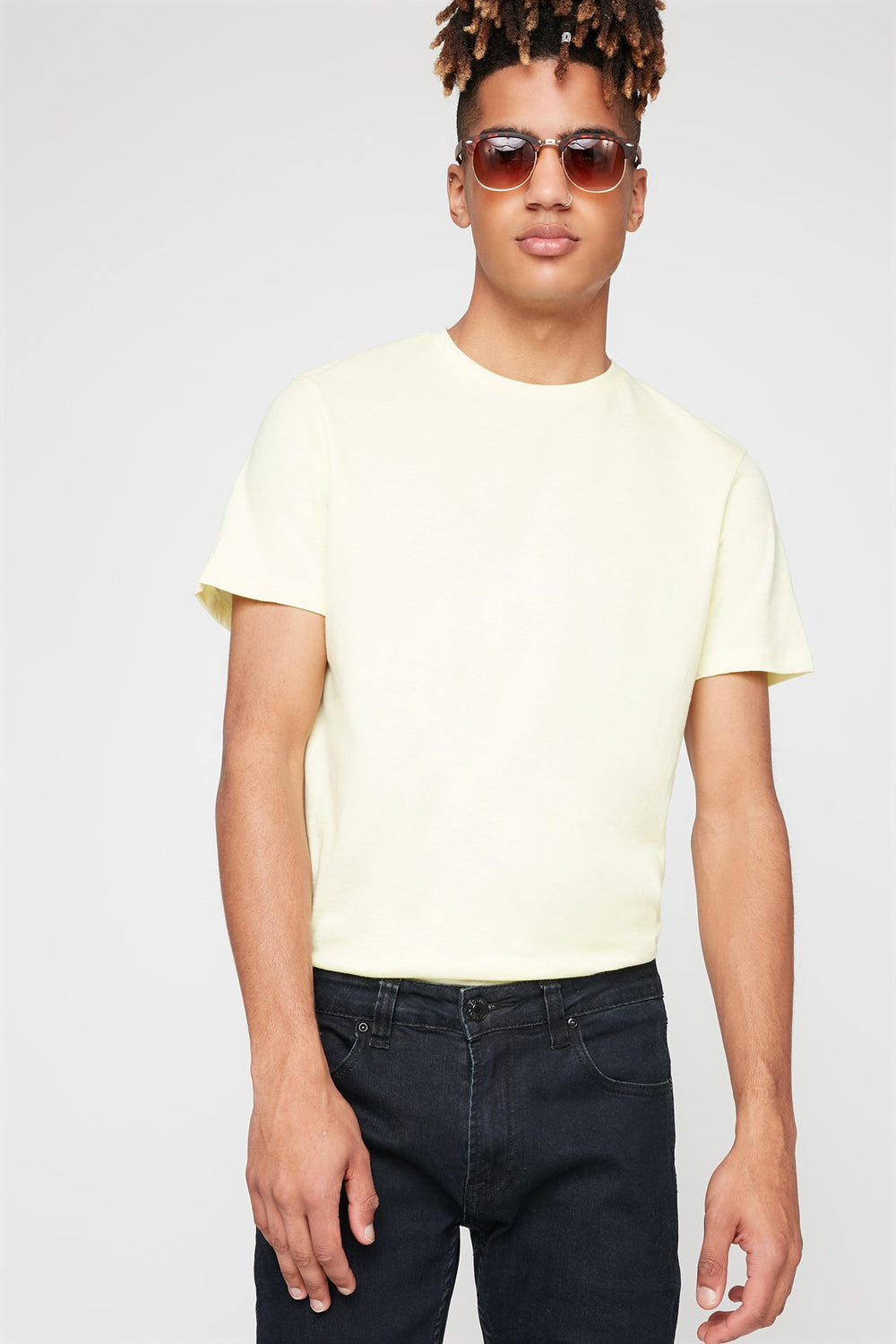 Men T-shirt basique doux pastelé à encolure dégagée Jaune