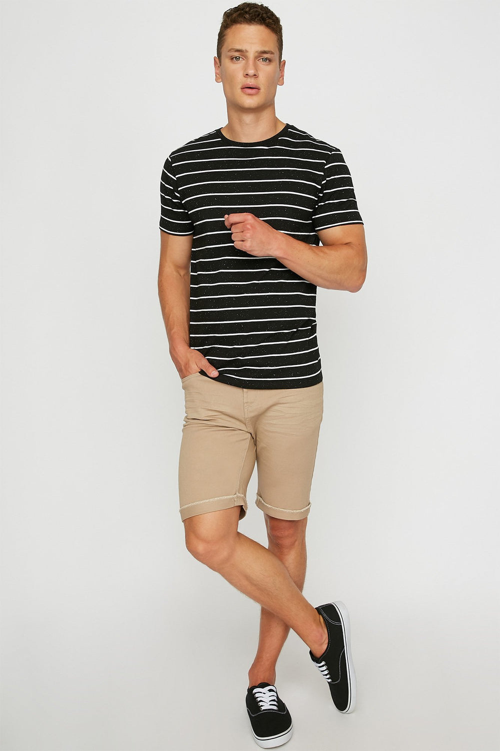 Men Short étroit en denim à revers Kaki