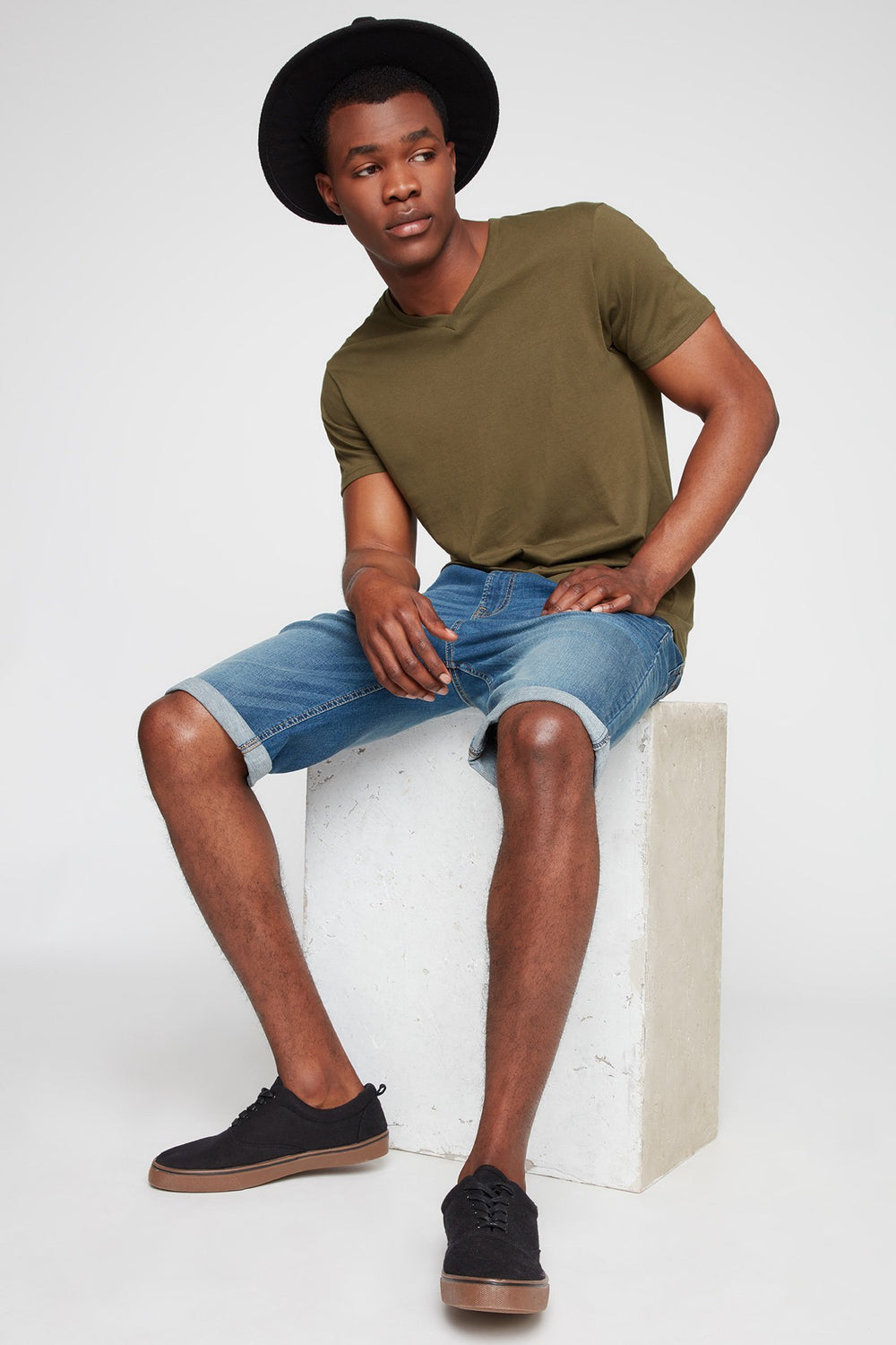 Men T-shirt coloré de base à encolure en V Kaki