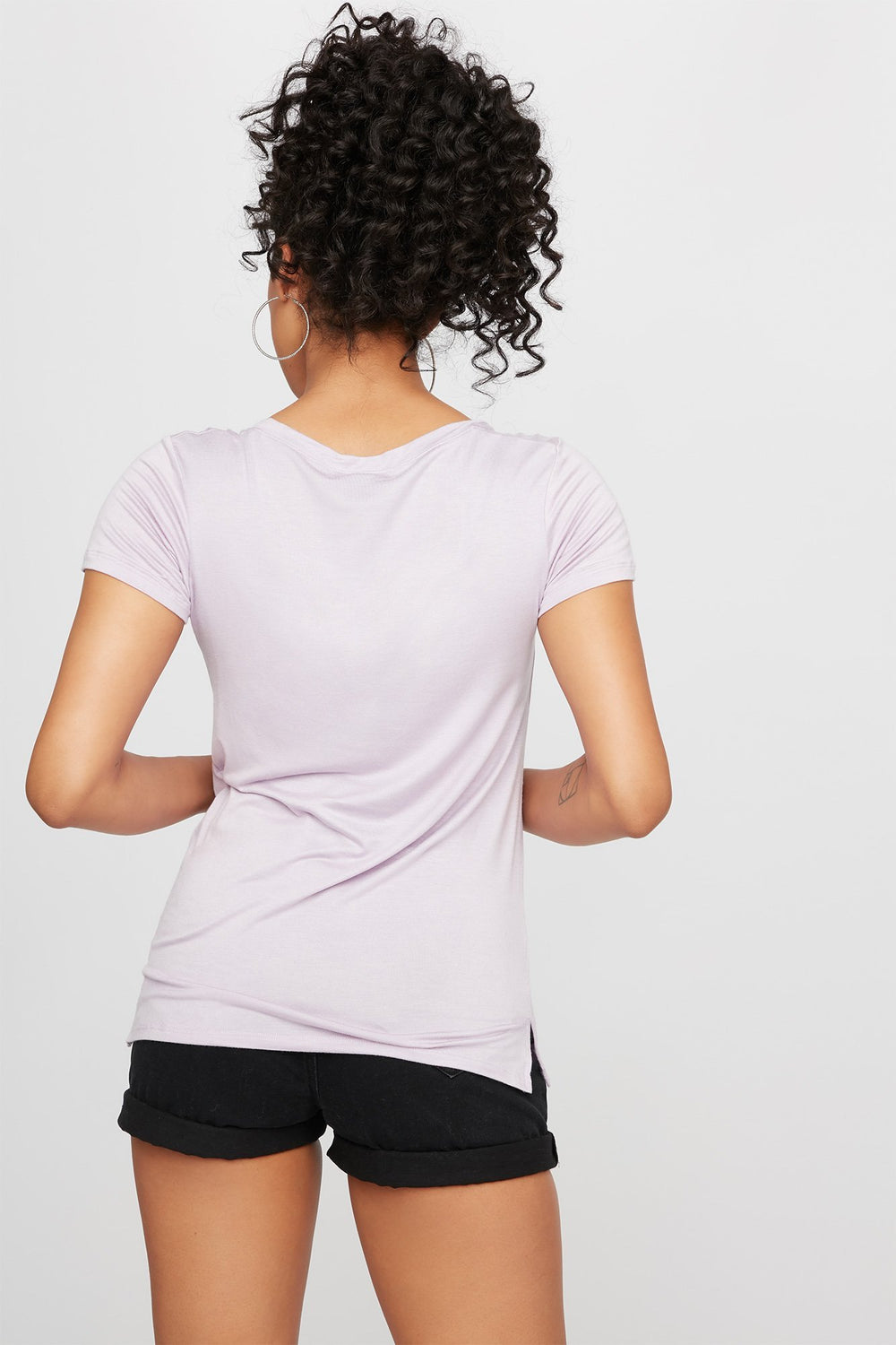 Women Scoop Neck Lightweight Pocket Coloured T-Shirt Lilac