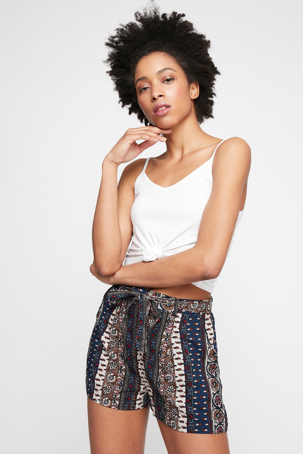 Women Short léger à motif tribal avec attache Marine