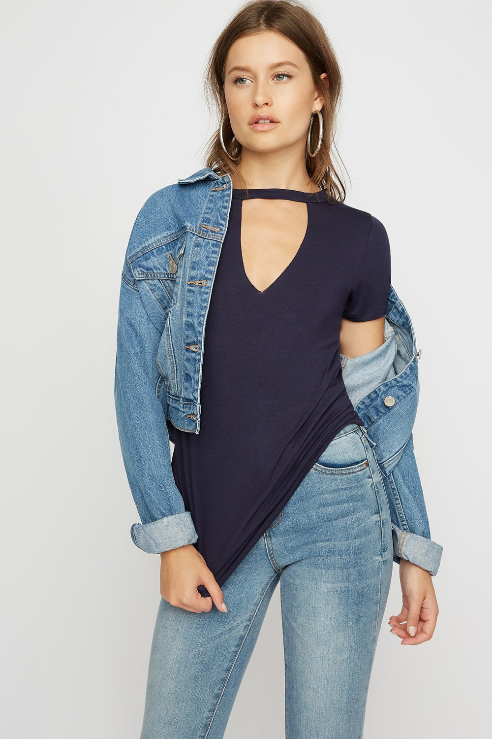 Women T-shirt à encolure en V avec collier ras-du cou Marine
