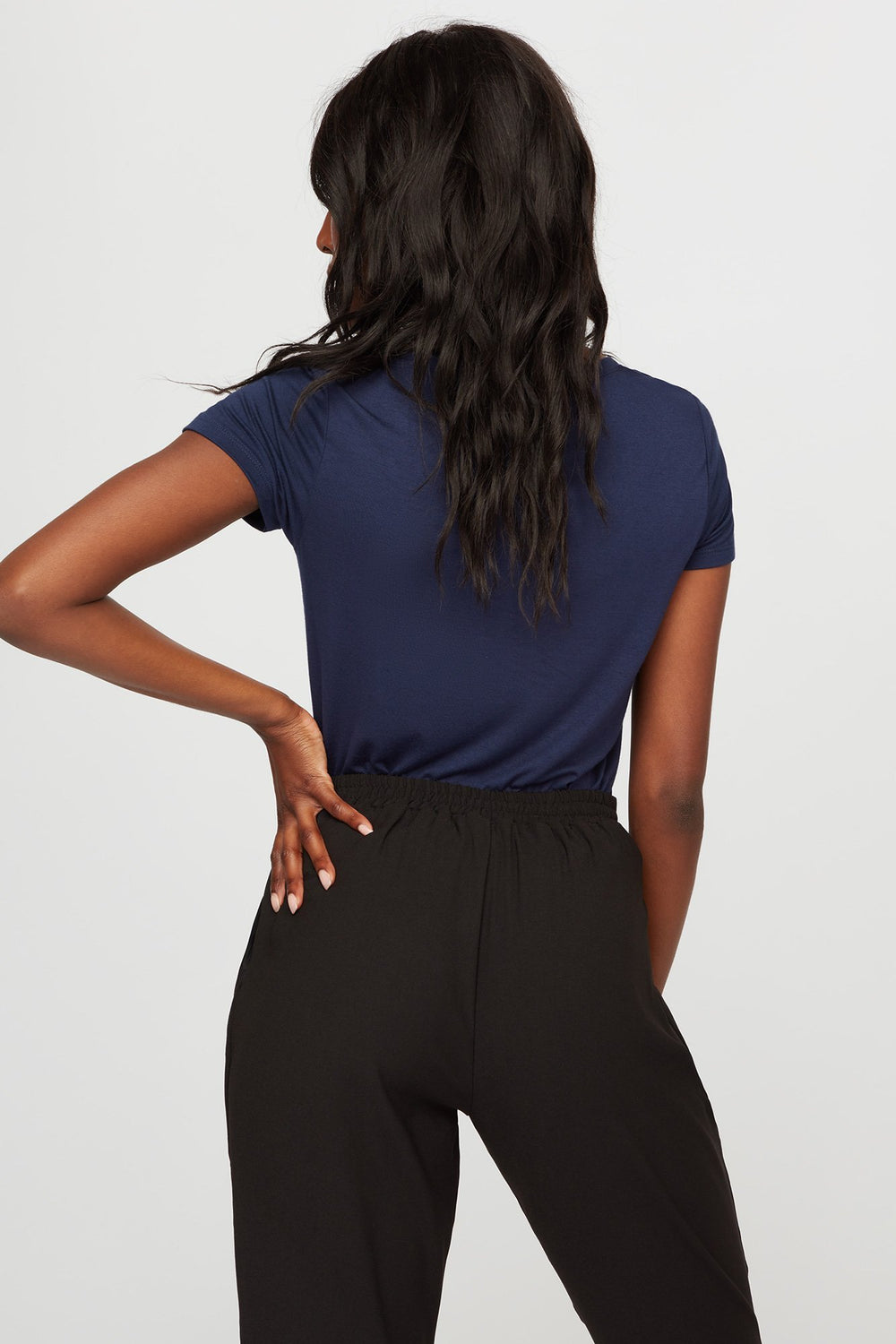 Women T-shirt de base doux coloré avec poche et encolure arrondie Marine