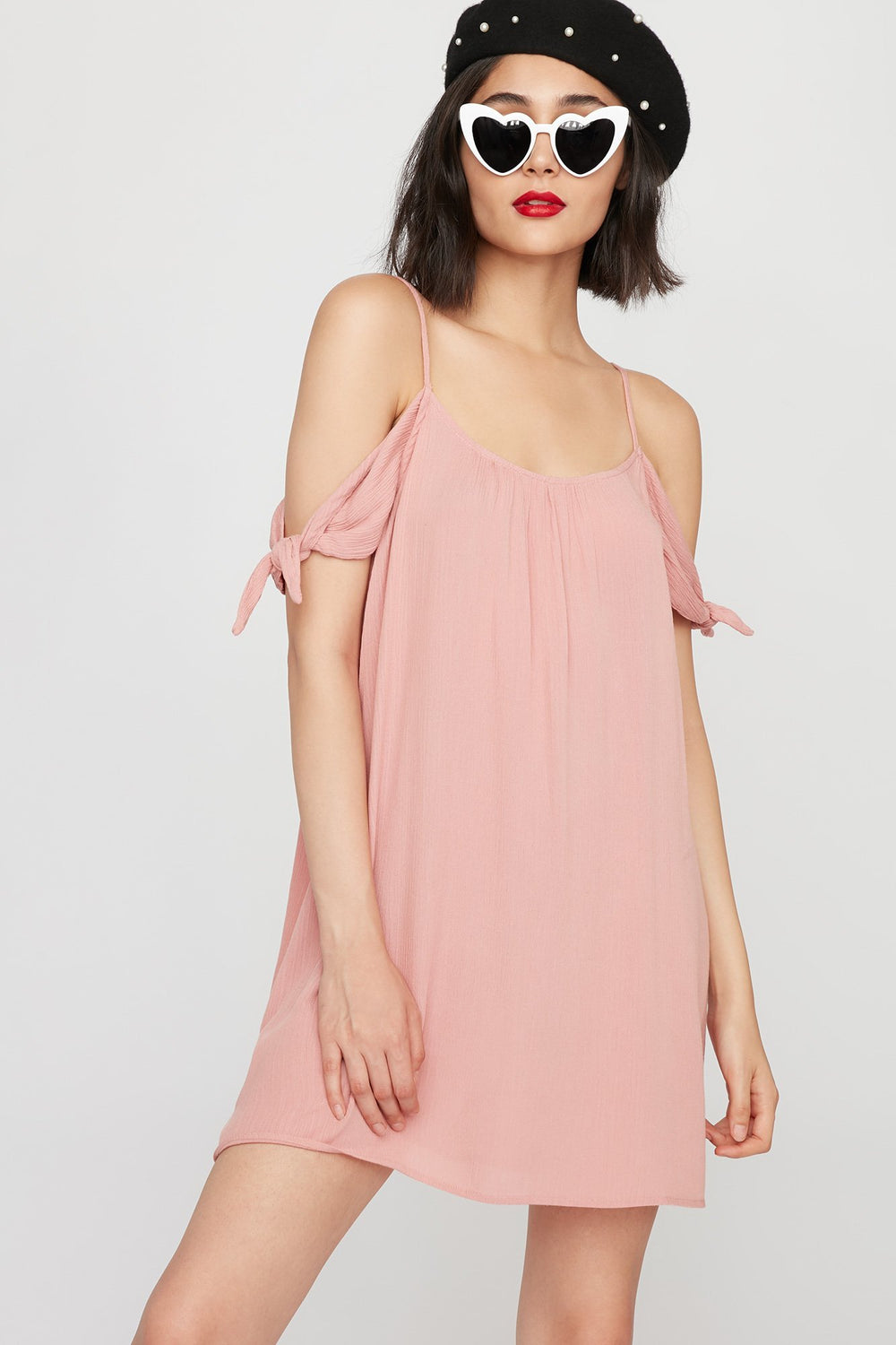 Women Minirobe légère avec manches nouées et épaules dénudées Mauve
