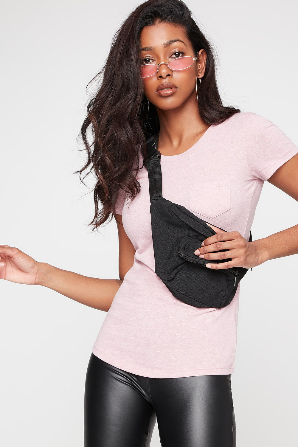 Women T-shirt de base avec poche et encolure arrondie Mauve