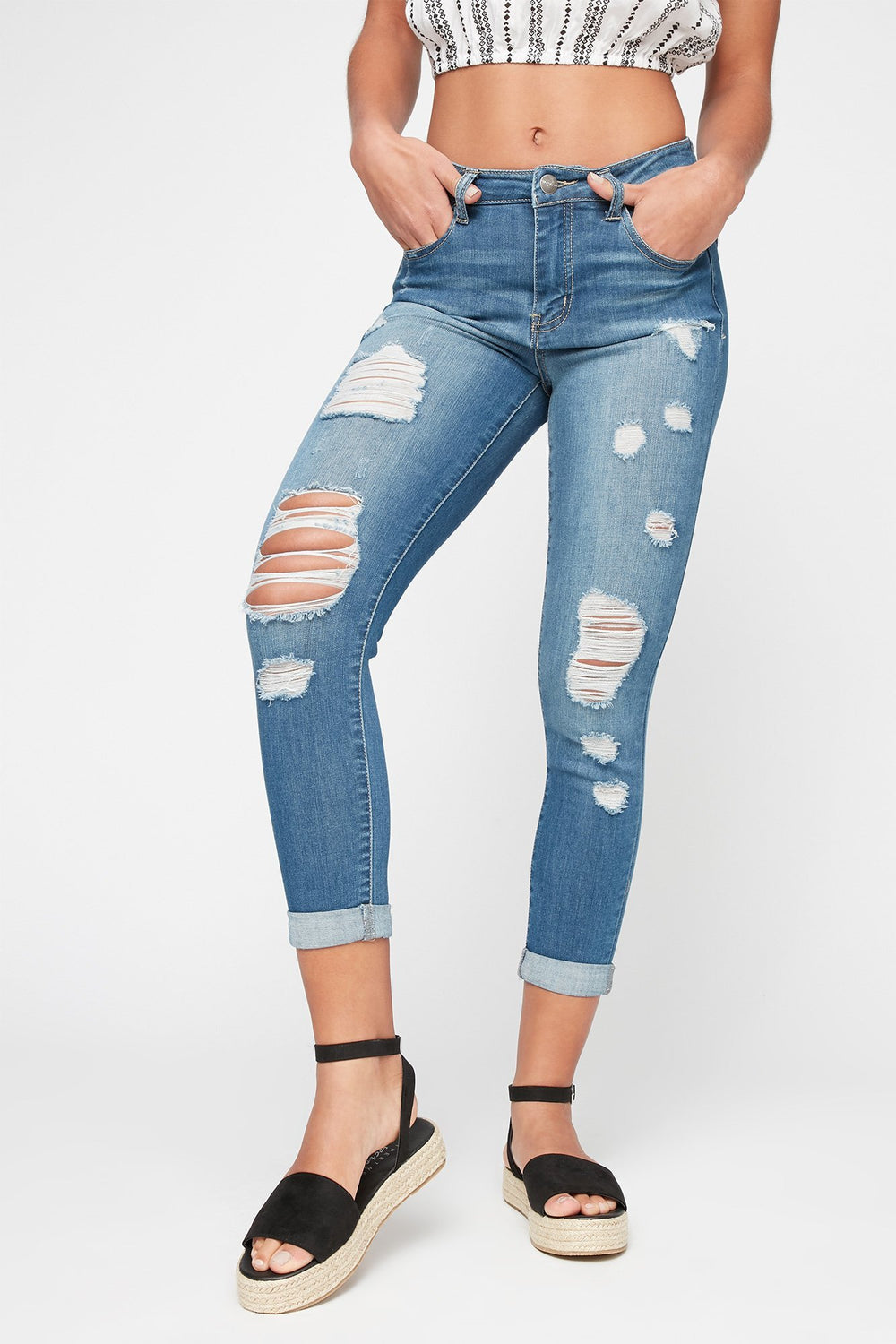 Women Distressed Roll-Up Cropped Jean Medium Blue
