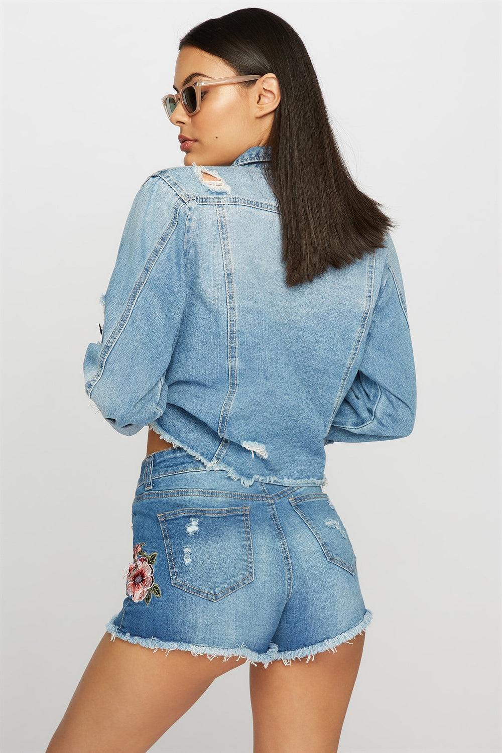 Women Floral Embroidered Distressed Frayed Hem Denim Short Medium Blue