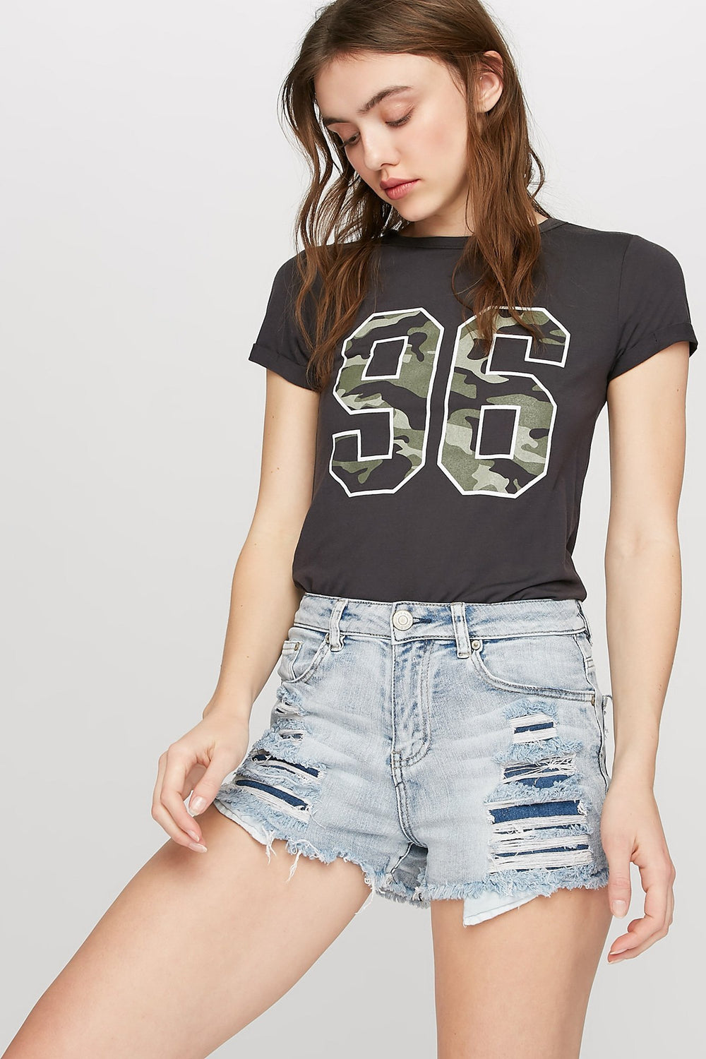 Women High-Rise Light Wash Frayed Hem Distressed Denim Short Medium Blue