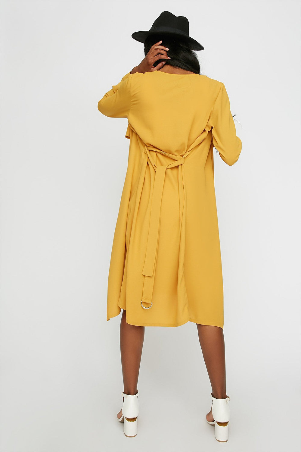 Women Blazer asymétrique avec ceinture et attache Moutarde