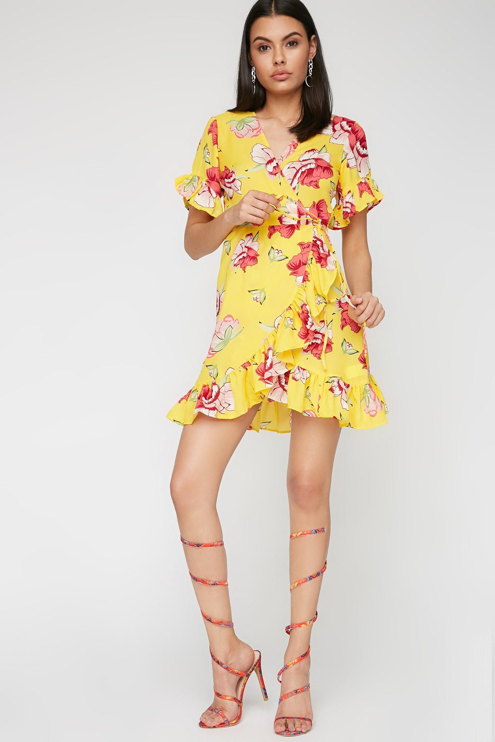 Women Robe cache-cur volantée fleurie avec attache Moutarde