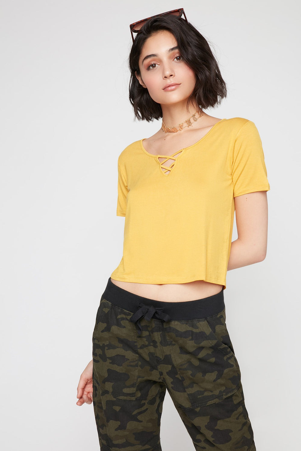 Women T-shirt léger à motif de cage à l'encolure Moutarde