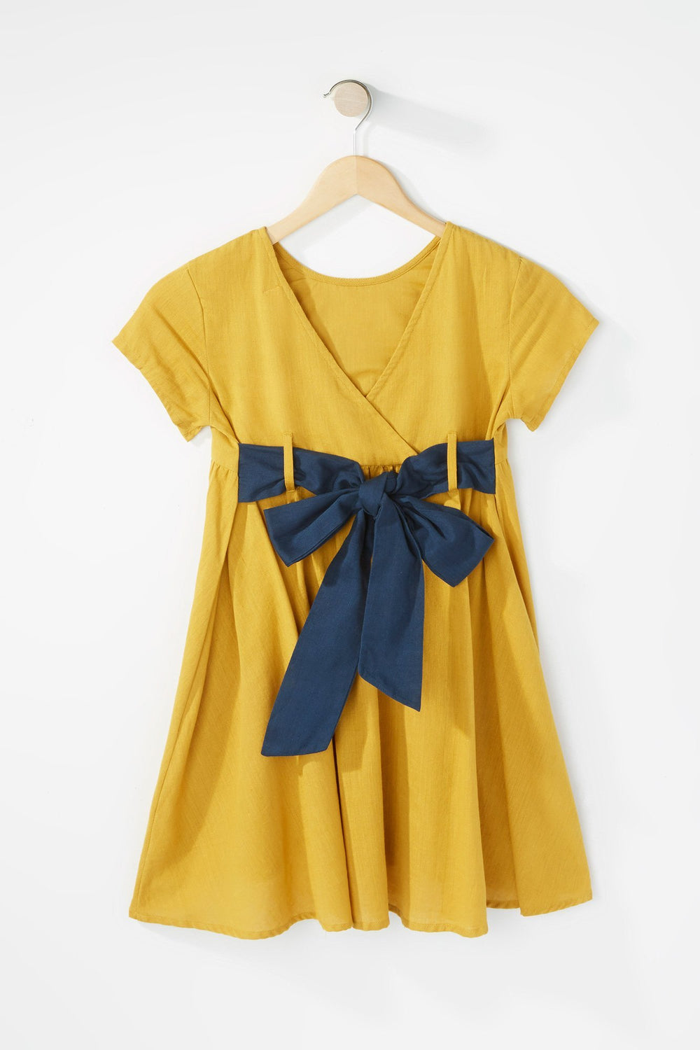 Kids Robe plissée avec boucle au dos et encolure en V pour fille Moutarde