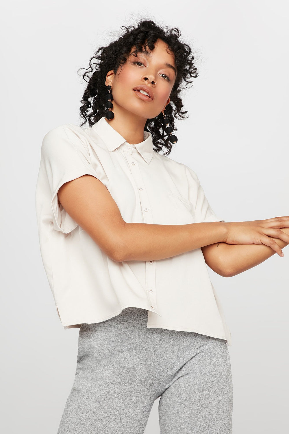Women Blouse courte bouttonnée avec poche Naturel
