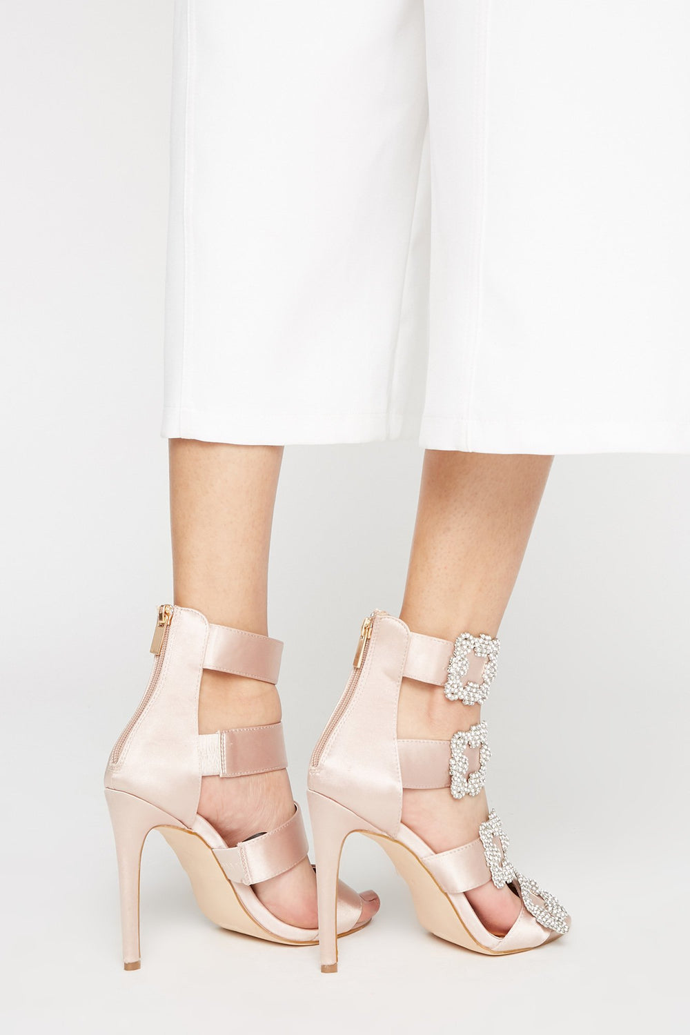 Women Chaussures en satin avec pierres du Rhin avec boucles Naturel