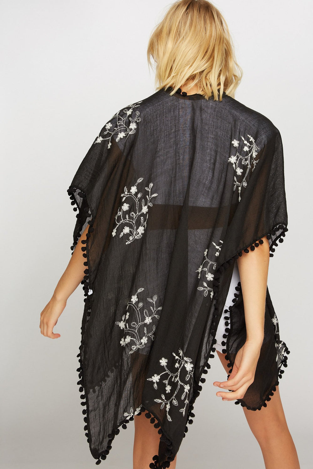 Women Kimono léger à broderies avec pompons Noir et blanc