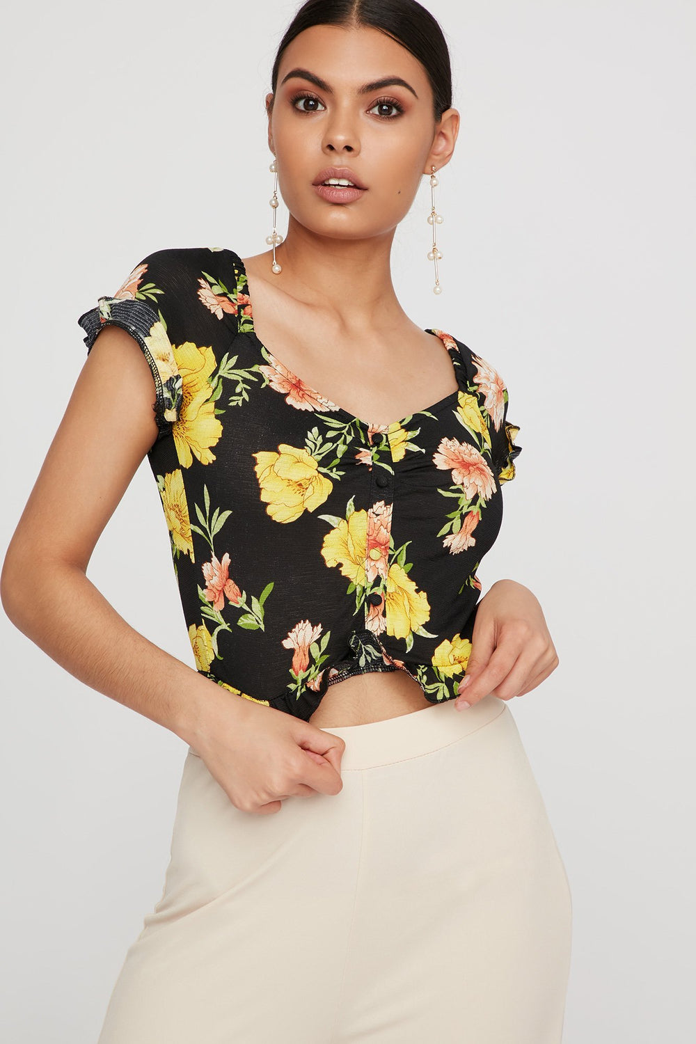Women Blouse courte boutonnée volantée fleurie Noir