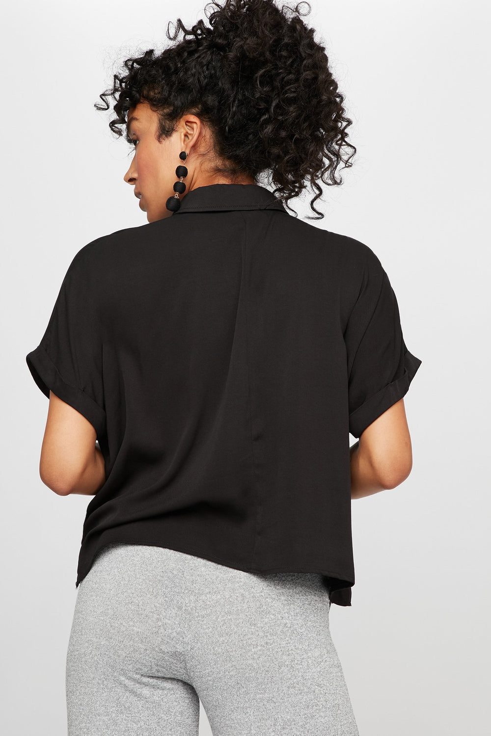 Women Blouse courte bouttonnée avec poche Noir