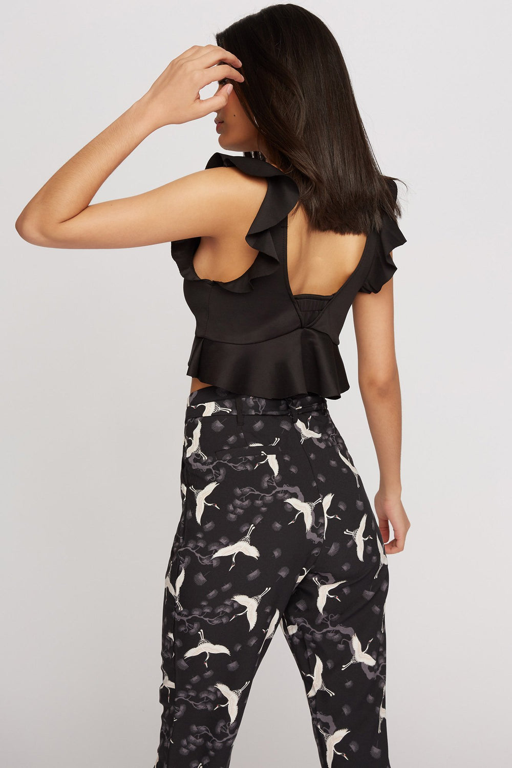 Women Blouse courte de style plongée volantée à encolure en V Noir