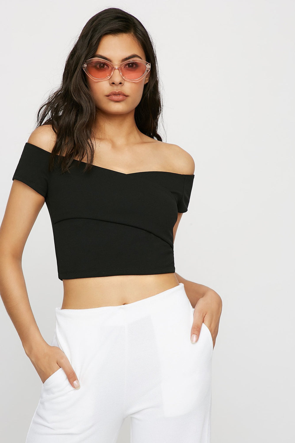 Women Blouse courte en crêpe à épaules dénudées Noir