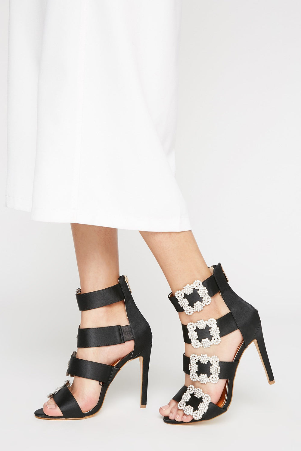 Women Chaussures en satin avec pierres du Rhin avec boucles Noir