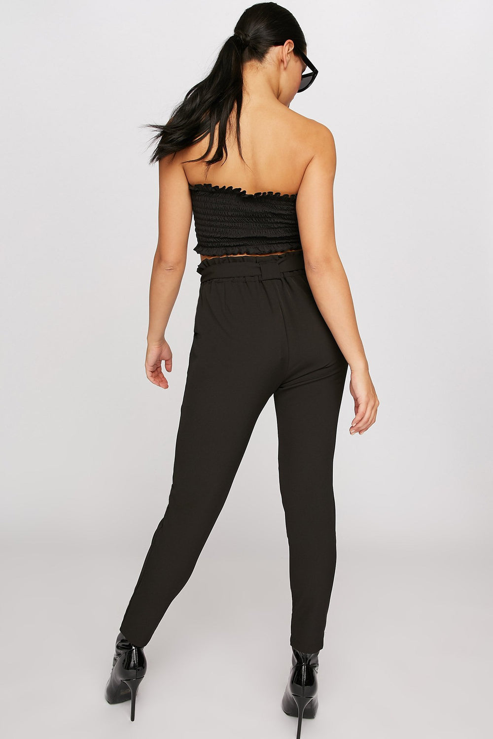 Women Pantalon court volanté à taille haute roulée avec attache Noir