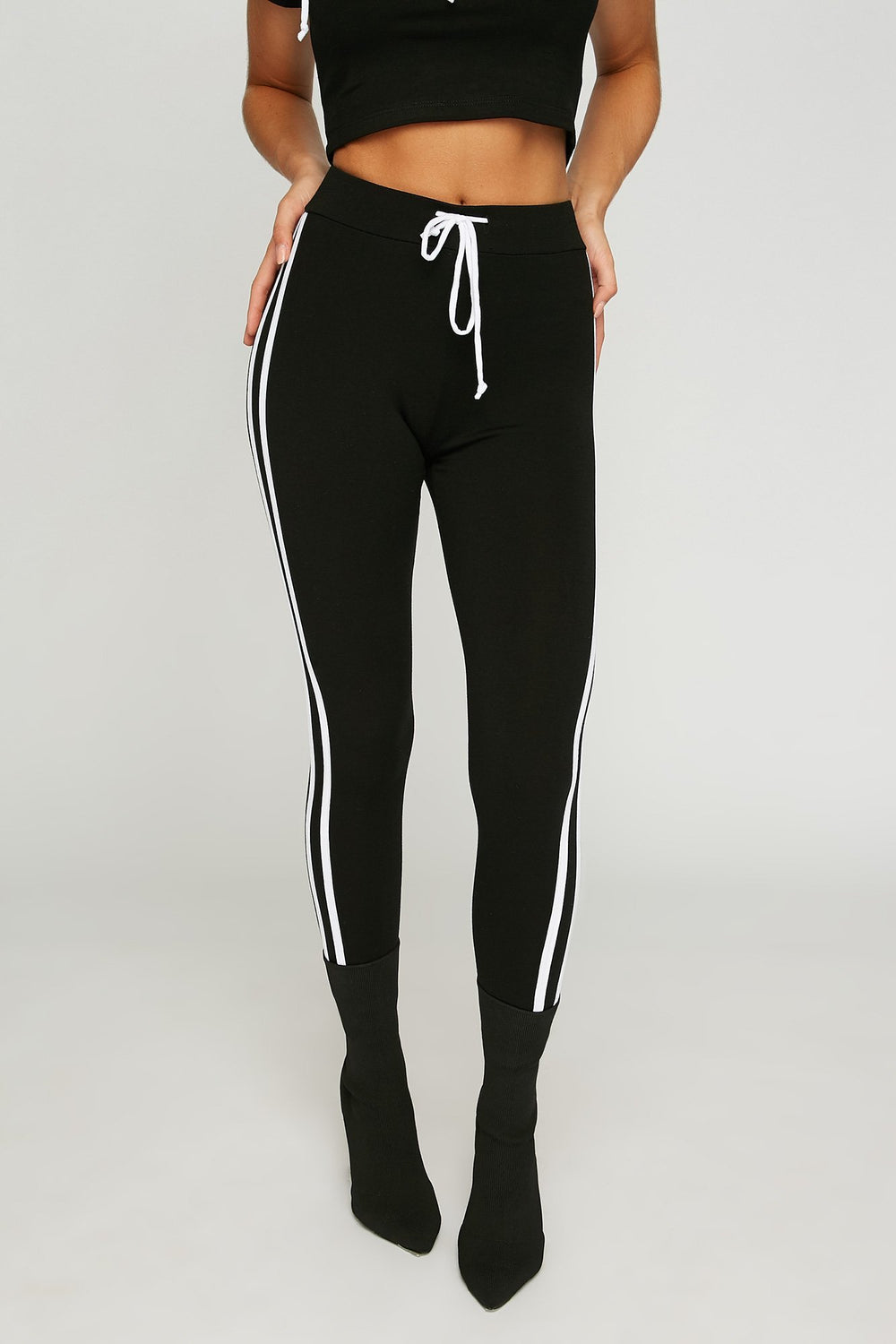 Women Pantalon rayé de style universitaire à taille coulissante Noir