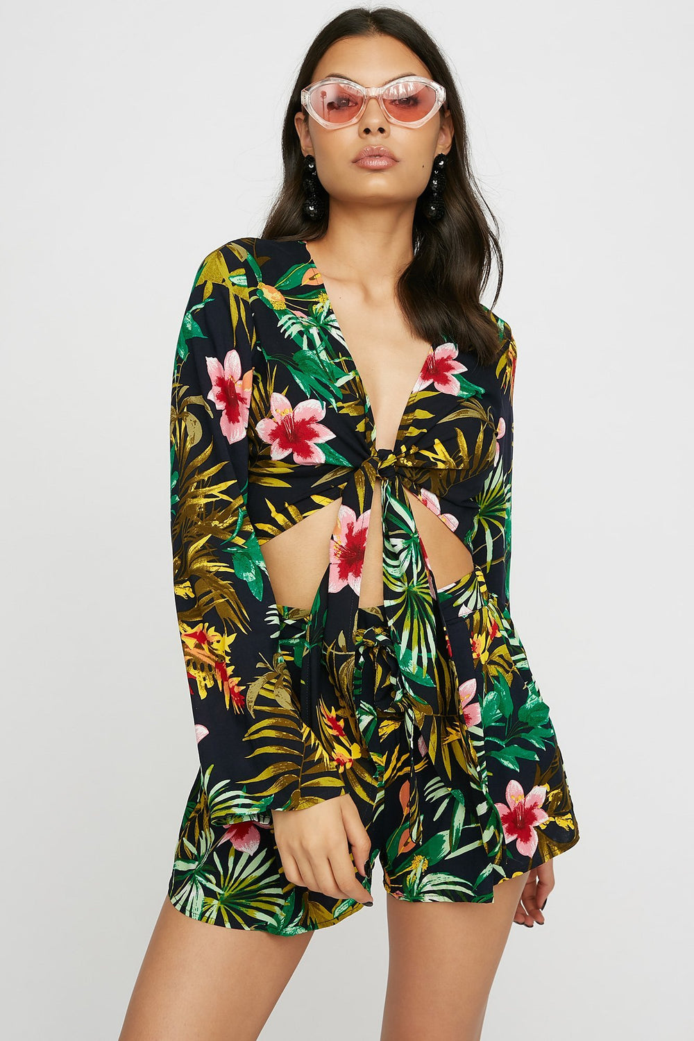 Women Short léger rayé à taille haute avec attache Noir