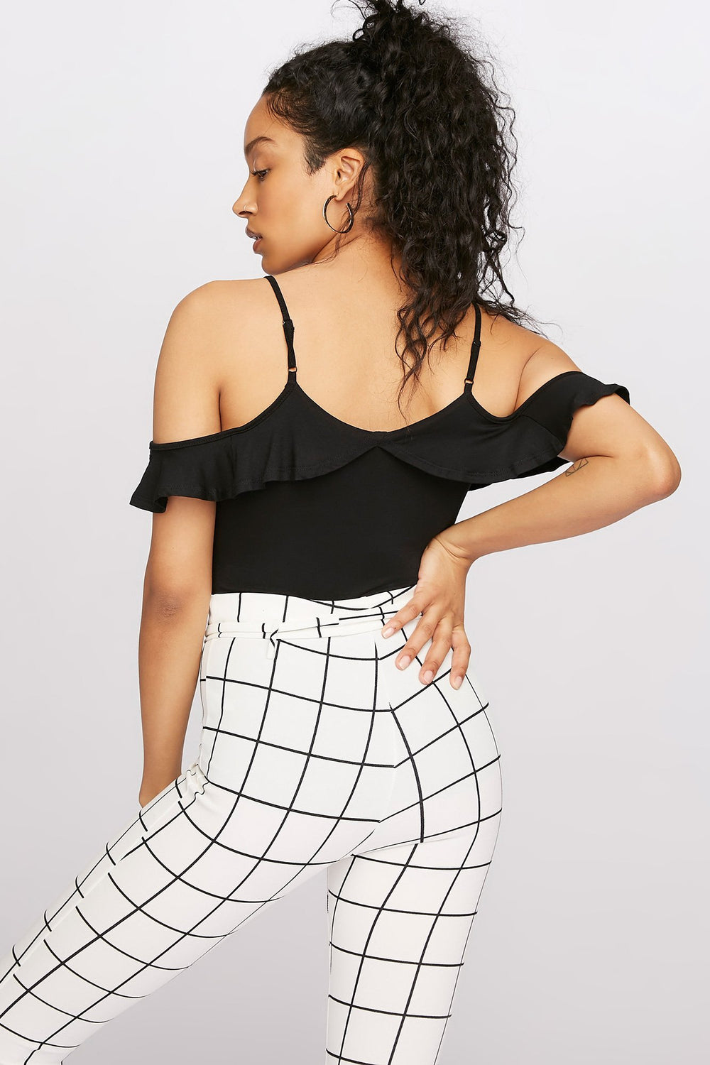 Women Camisole volantée à épaules dénudées et encolure en V Noir