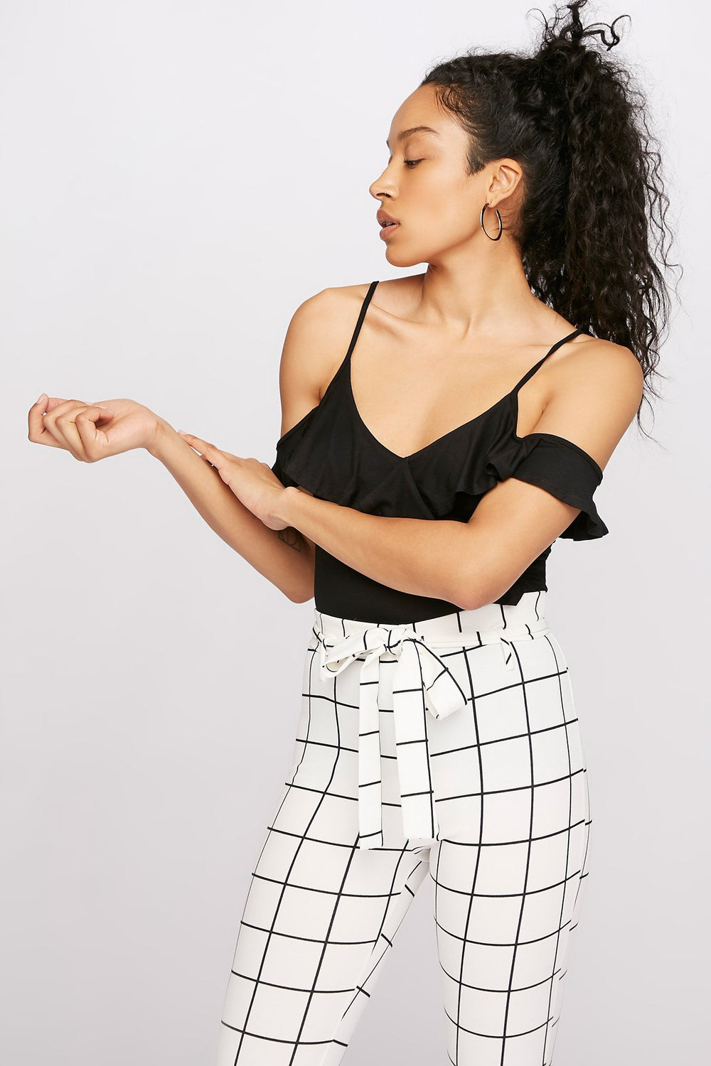 Women Camisole volantée à épaules dénudées et encolure en V Noir