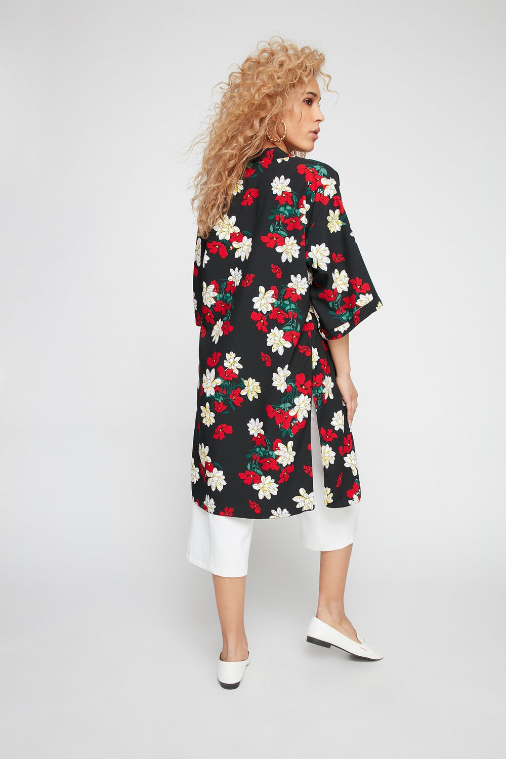 Women Cardigan-kimono ouvert fleuri avec fentes latérales Noir