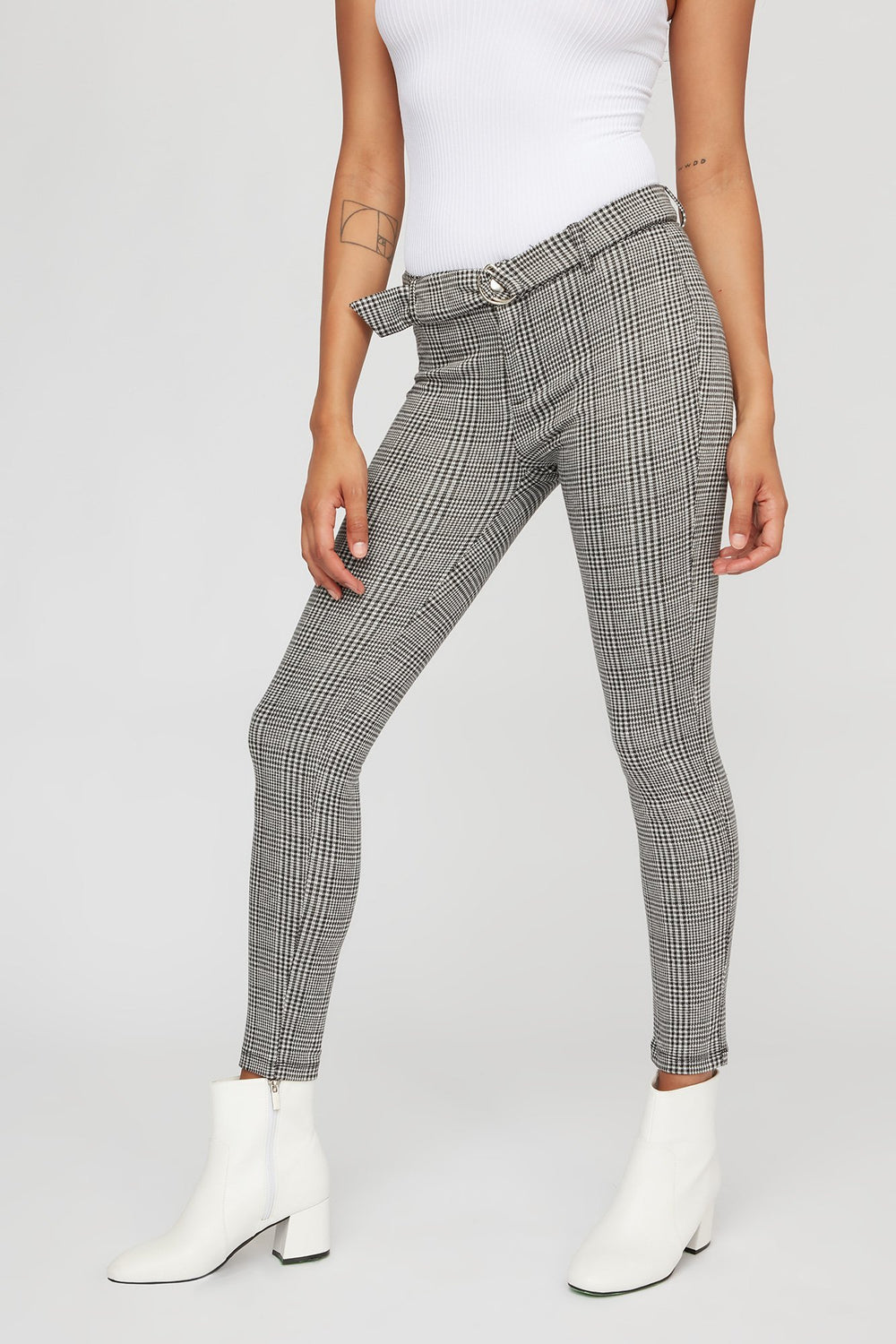 Women Pantalon court à carreaux avec ceinture Noir