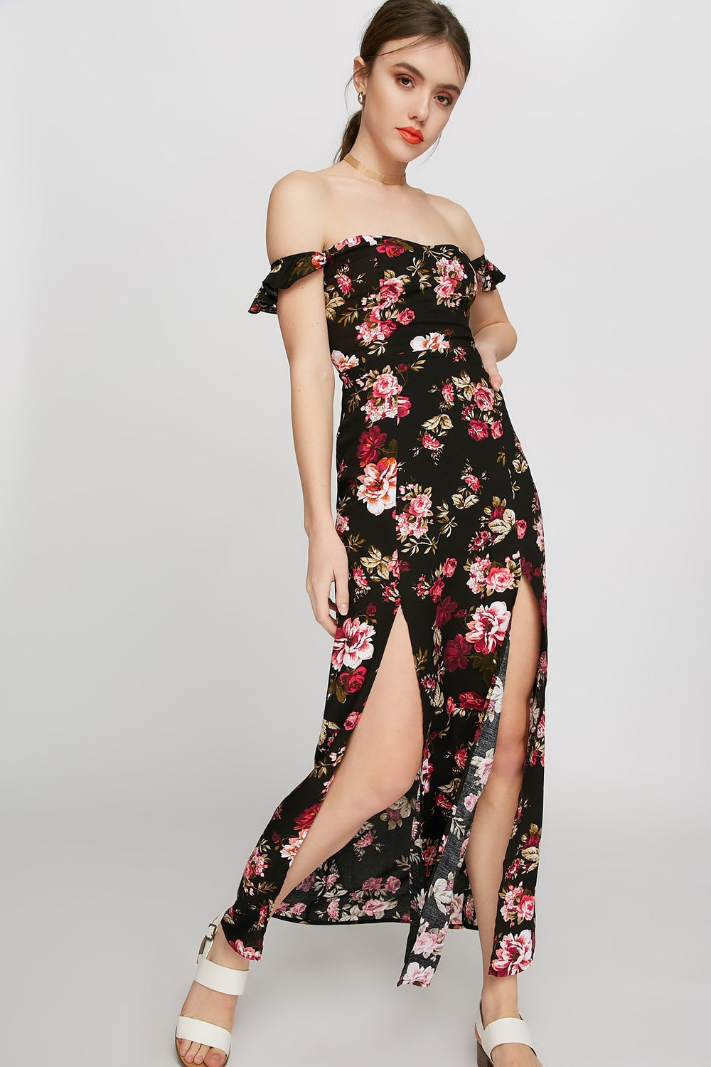 Women Robe maxi volantée fleurie avec fentes et épaules dénudées Noir