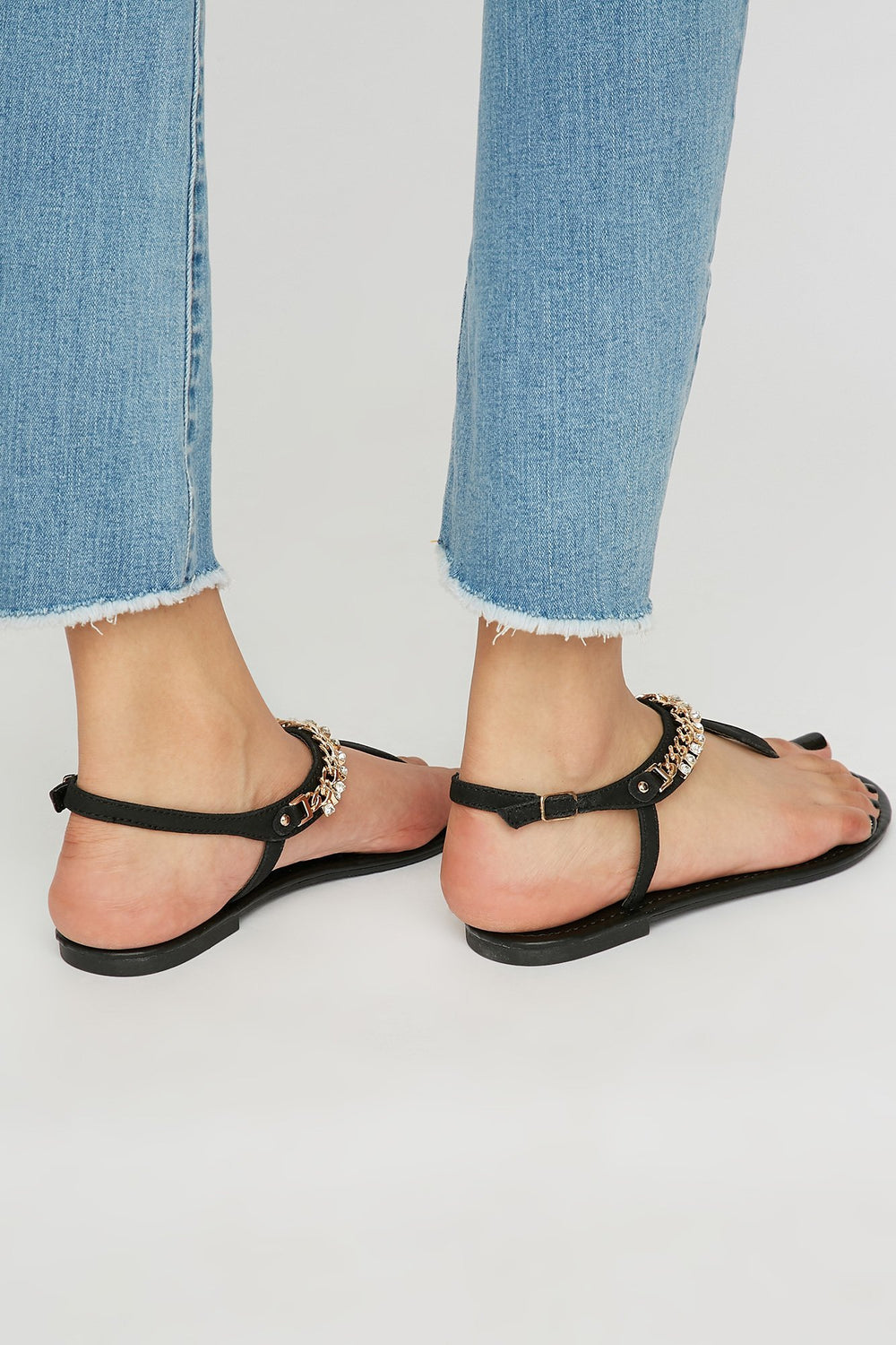 Women Sandales en T avec chaîne et pierres du Rhin Noir