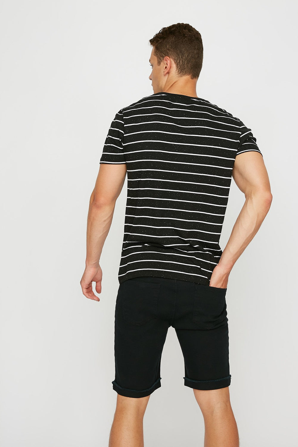 Men Short étroit en denim à revers Noir