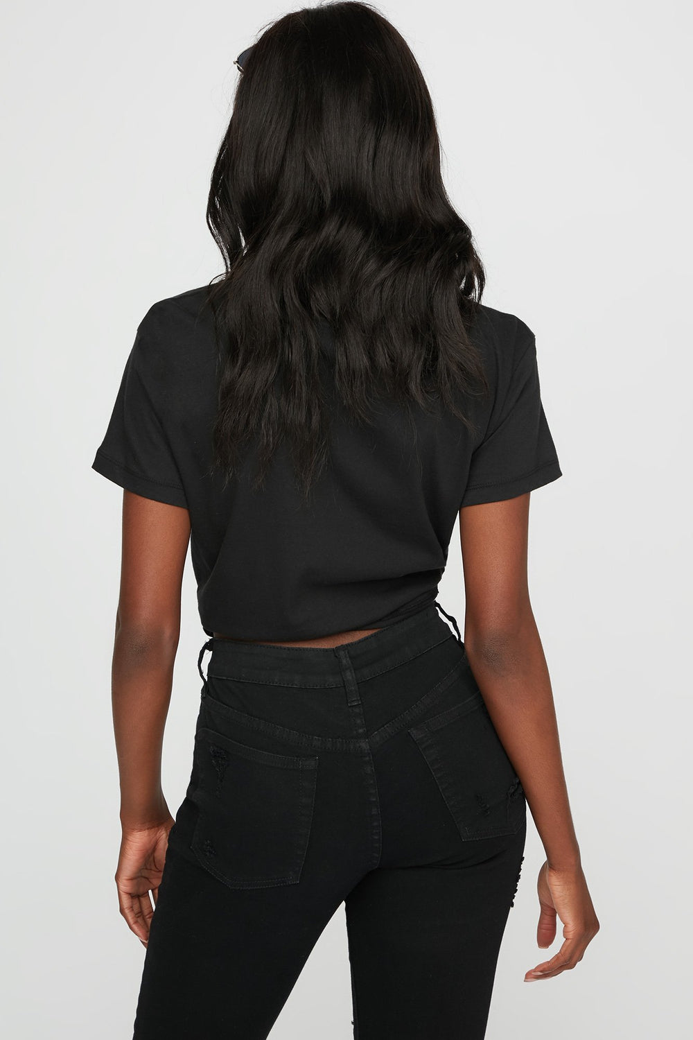 Women T-shirt court noué devant à imprimé Babe Noir
