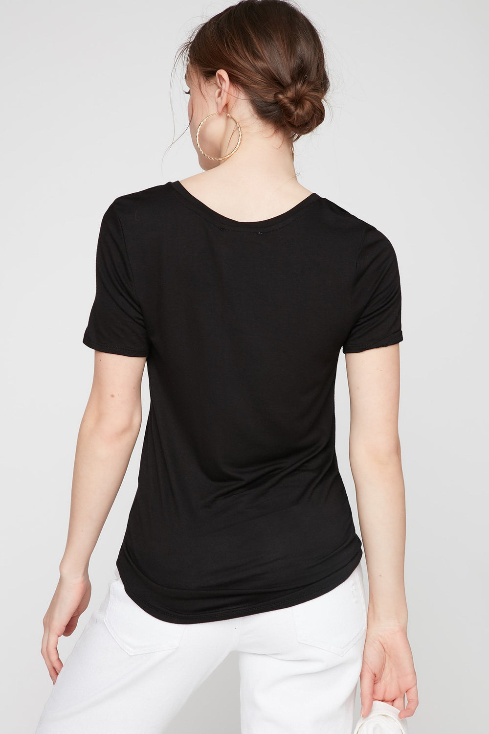 Women T-shirt de base avec poche et encolure en V Noir