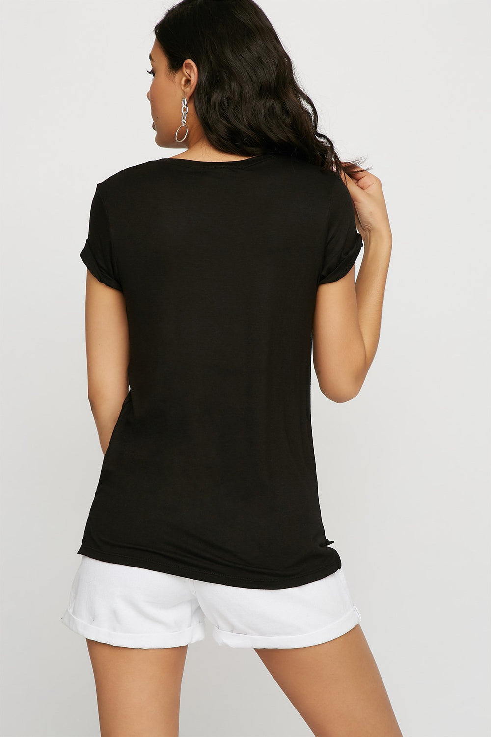 Women T-shirt de base coloré doux avec poche et encolure arrondie Noir