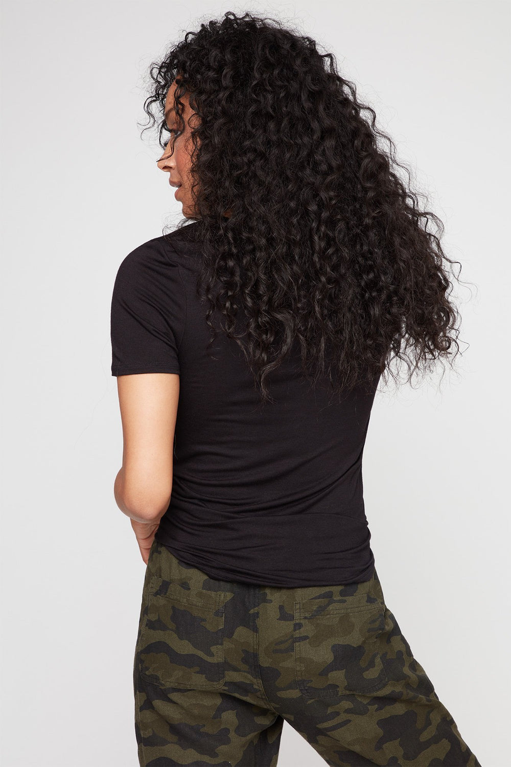 Women T-shirt léger à poche avec encolure en V Noir