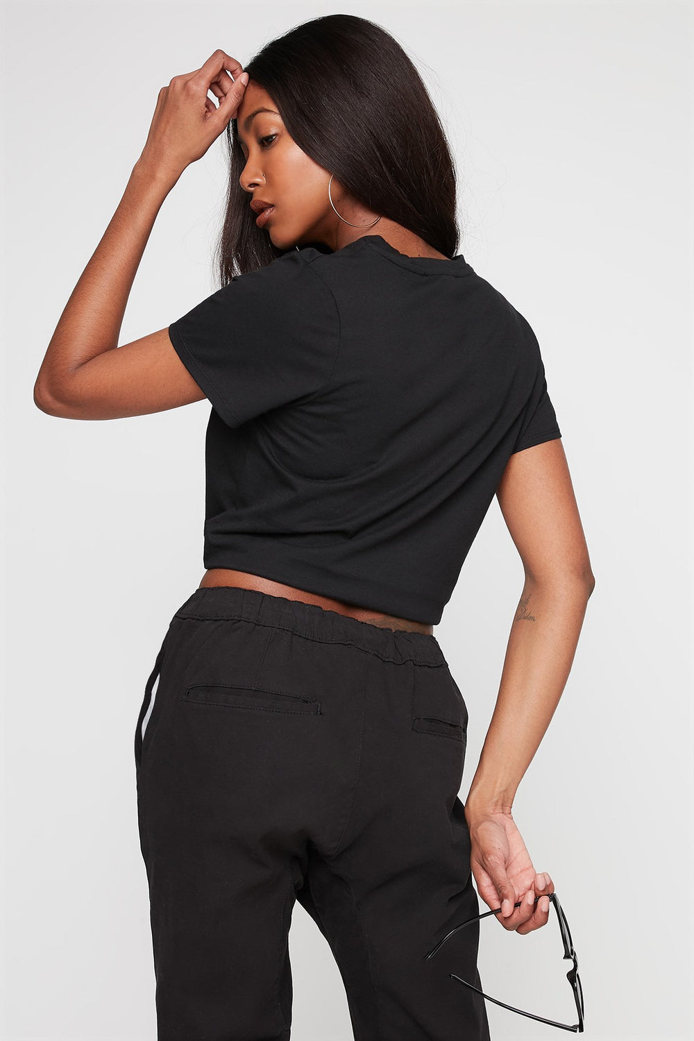 Women T-shirt noué devant à encolure dégagée avec attache Noir